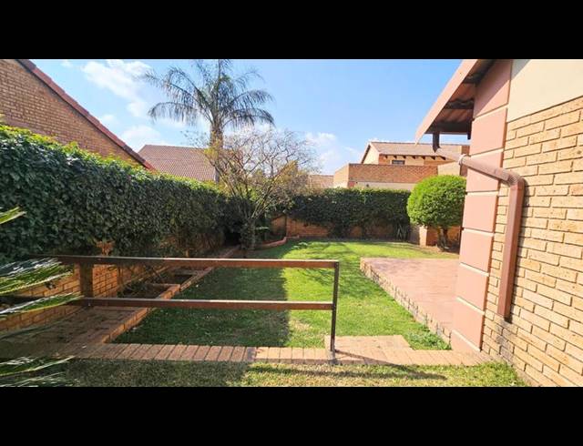 4 BEDROOM TOWNHOUSE FOR SALE IN EDEN GLEN